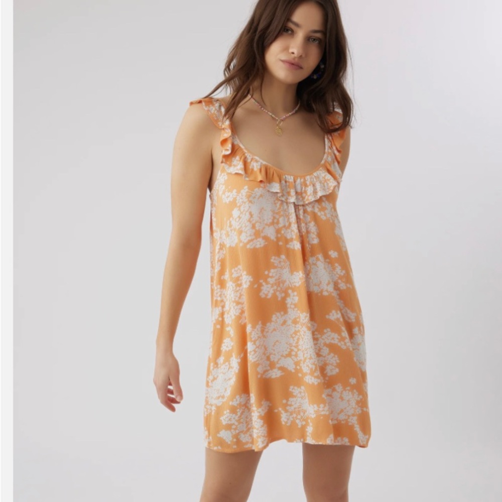 Cute dress never worn